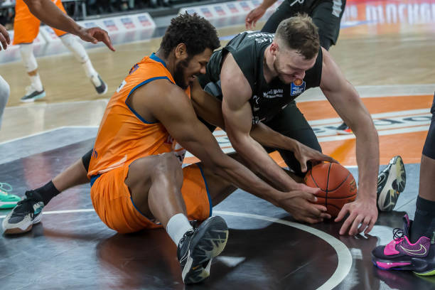 既能自嘲又 既能自嘲又