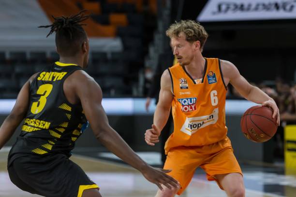 首次决赛之 首次决赛之